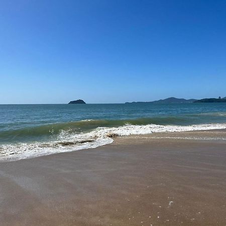 Ape Estilo Resort C/ Pe Na Areia E Vista Mar, Proximo Ao Beto Carrero Picarras Luaran gambar